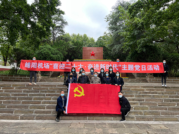 第一、第十三、第十七黨支部聯(lián)合開(kāi)展“喜迎二十大·奮進(jìn)新時(shí)代”主題黨日活動(dòng).jpg